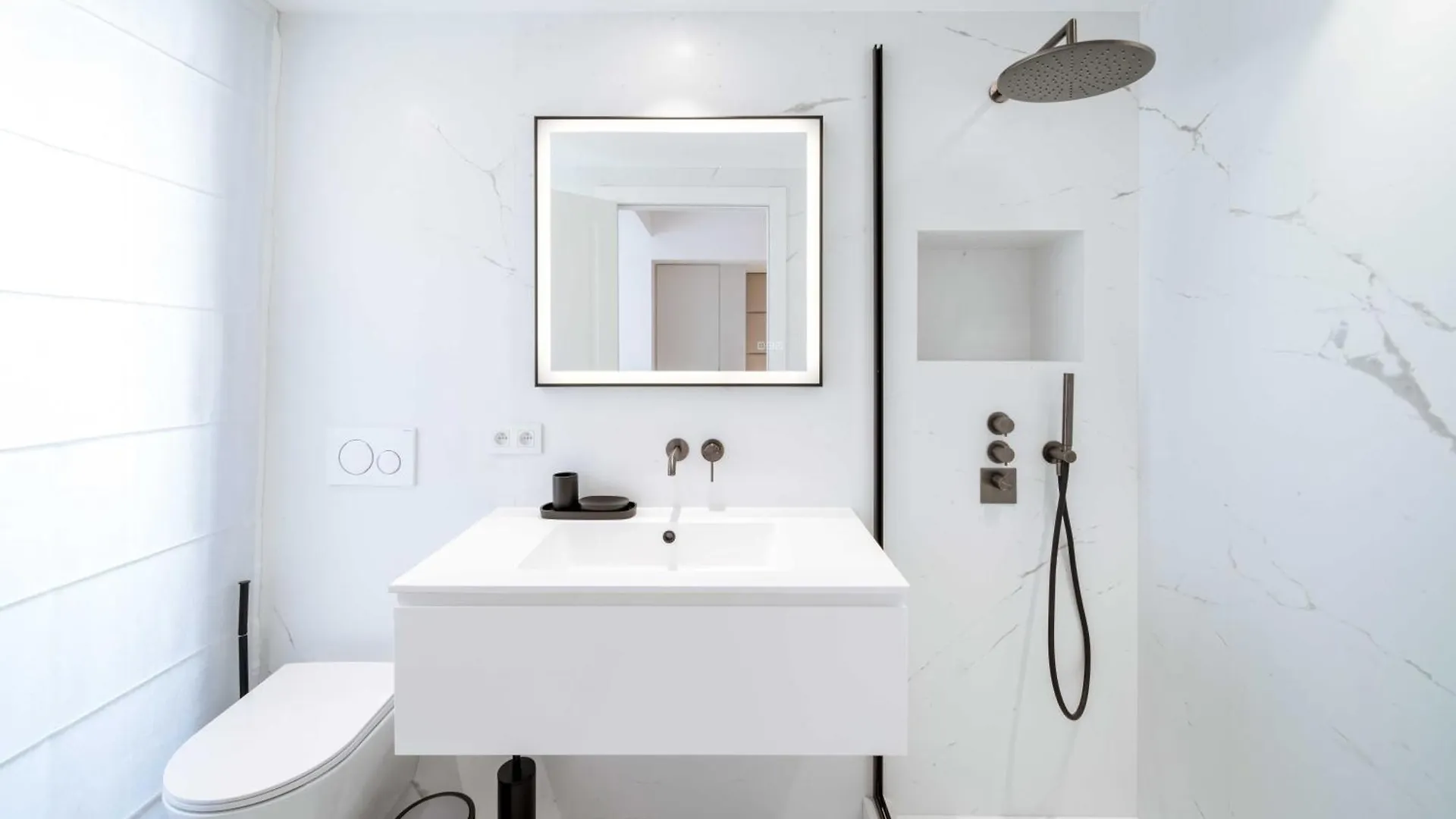 Charming Oasis With Terrace 4 Bd- 8P - Cannes Apartment