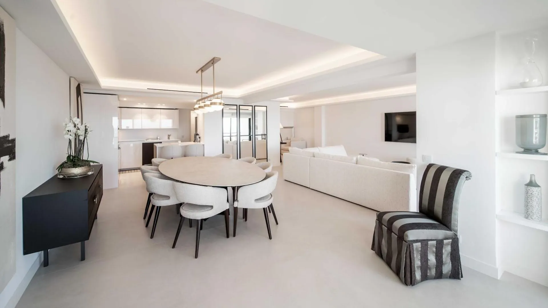 Charming Oasis With Terrace 4 Bd- 8P - Cannes Apartment