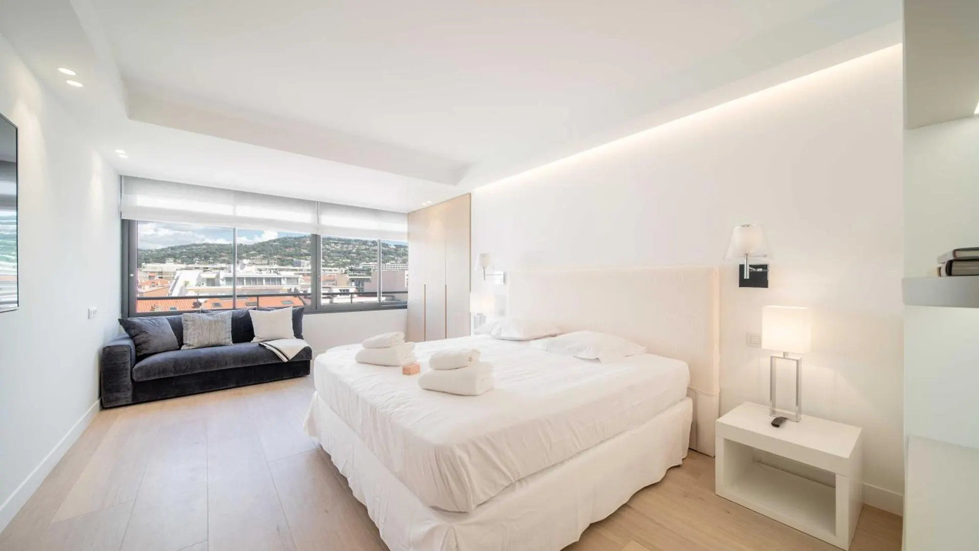 Charming Oasis With Terrace 4 Bd- 8P - Cannes