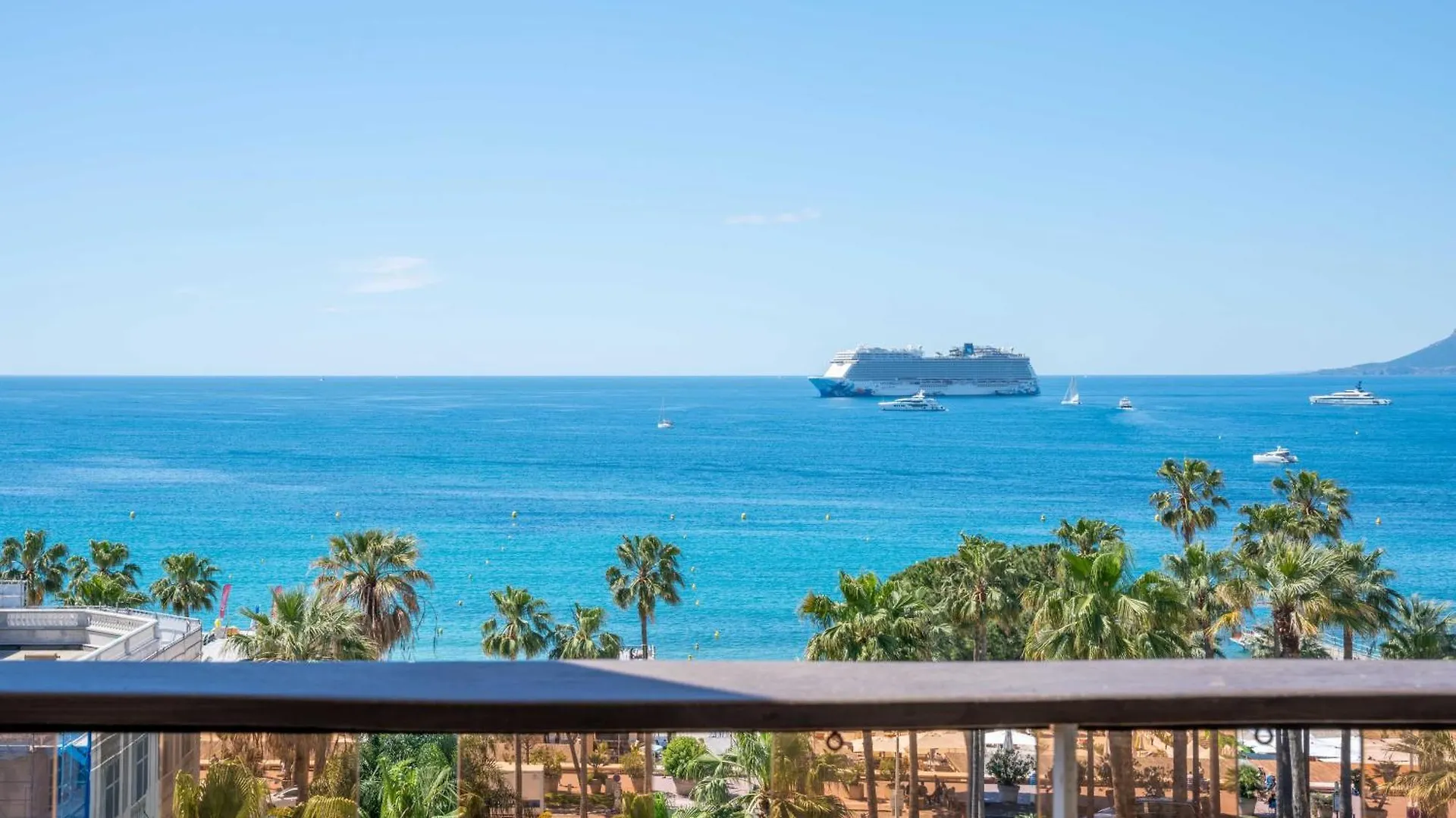 Charming Oasis With Terrace 4 Bd- 8P - Cannes France