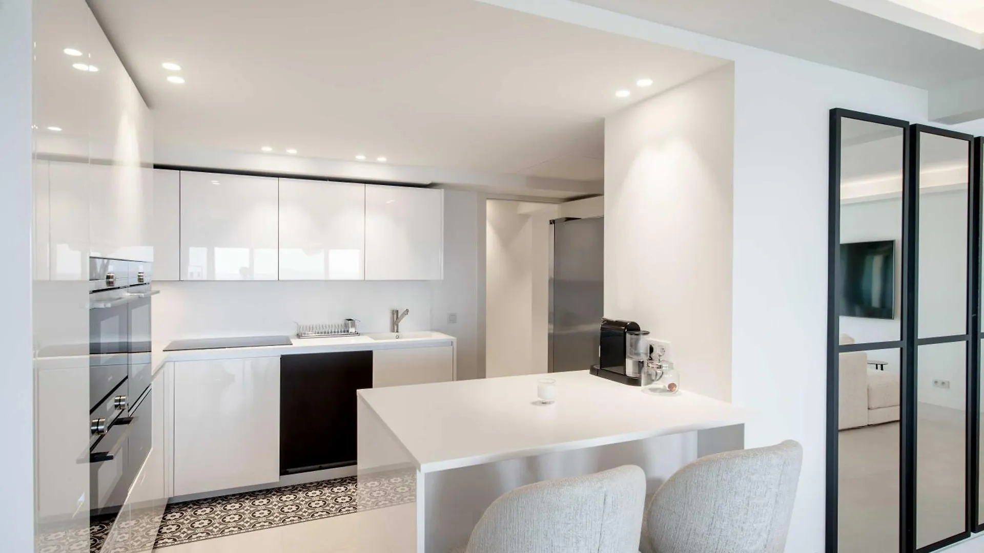 Charming Oasis With Terrace 4 Bd- 8P - Cannes Francie